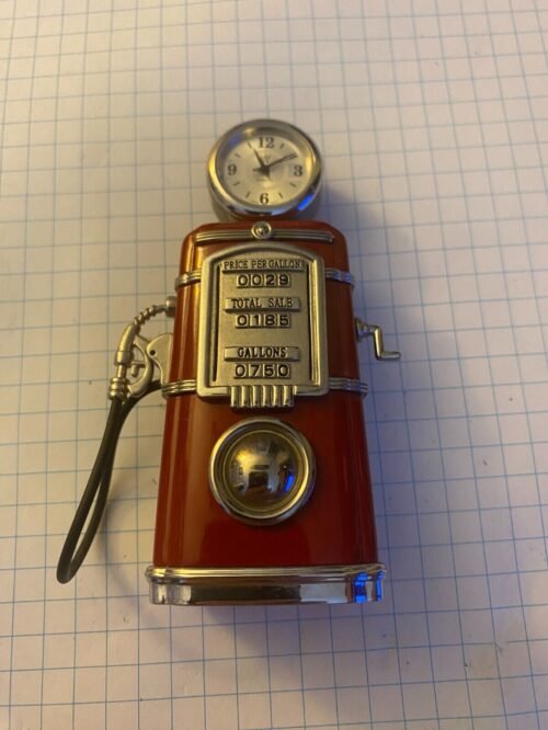Vintage gas pump desk clock quartz keeping good time