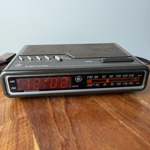 Vintage GE Alarm Clock Radio Faux Woodgrain 7-4612B AM/FM Red Display WORKS