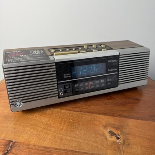 Vintage GE Digital Alarm Clock Faux Woodgrain 7-4945A Radio AM/FM Tested/Works