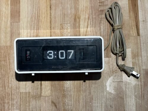 Vintage GE General Electric Model 8125-A White Flip Panel Alarm Clock ‘70s