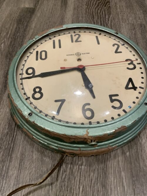 VINTAGE GE GENERAL ELECTRIC WALL CLOCK 1H1412 SCHOOL INDUSTRIAL OFFICE RETRO