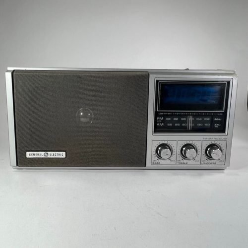 Vintage General Electric AM FM Clock Radio Model 7-4691A Desk Top