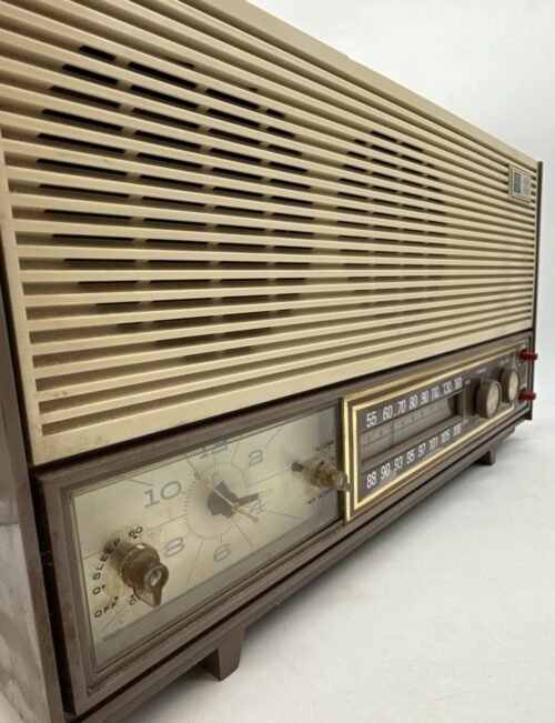 Vintage General Electric GE AM/FM Radio Alarm Clock Model: C-530A, 1960s-WORKS!