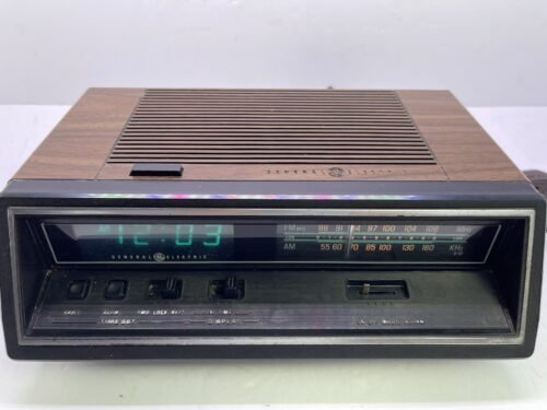 Vintage GE Woodgrain General Electric Alarm Clock Radio EA7-4665A Watch Video