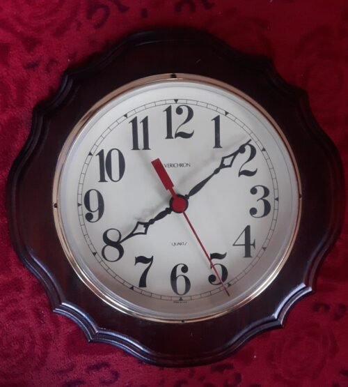 Vintage Harris Mallow Verichron Quartz Wooden Wall Clock-Made in USA Runs Great