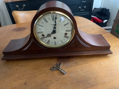 Vintage Howard Miller 2 jewels German made mantle clock chimes Working 1050-020