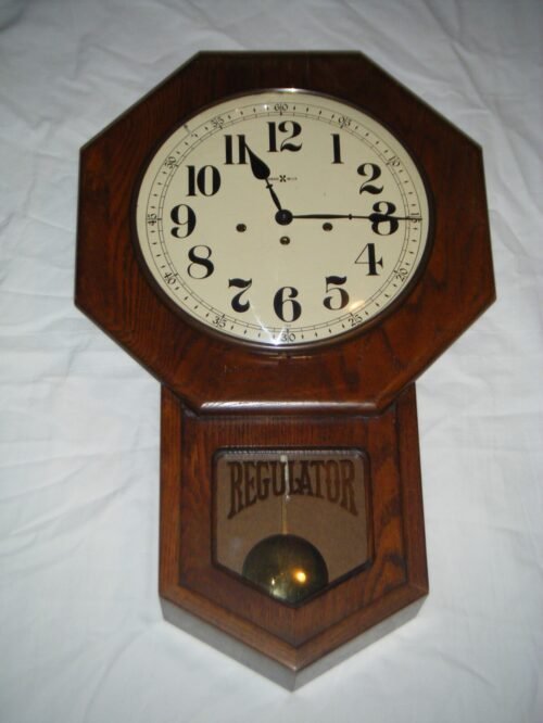 Vintage Howard Miller 612-533 Regulator Wood Wall Clock (AS-IS No Key)