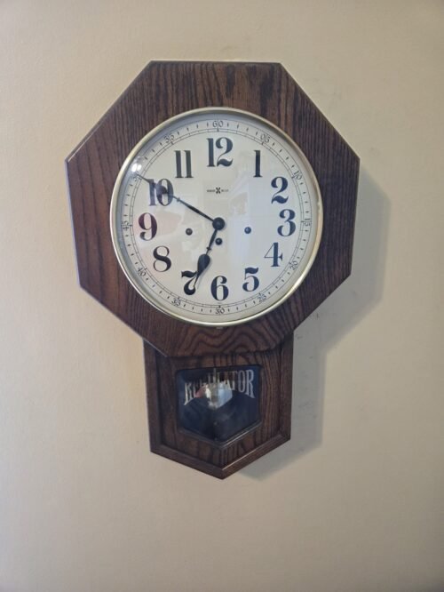 Vintage HOWARD MILLER Wall Clock Regulator Chimes And Pendulum 512-533 W/Key