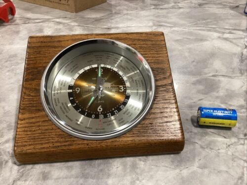 Vintage Howard Miller World Time Desk Clock 623-300 Oak Case w/Glow Hands