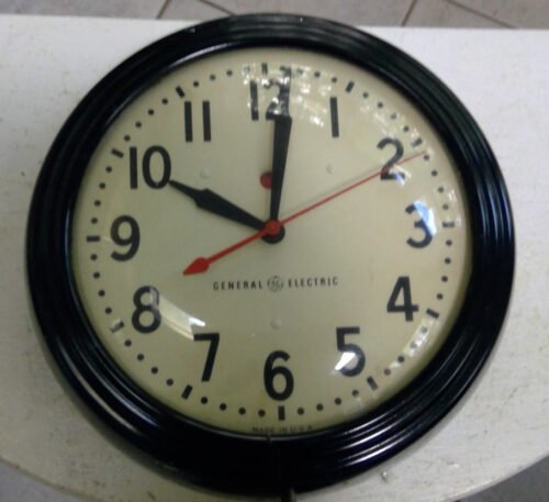 Vintage Industrial/Schoolhouse Wall Clock GE General Electric 10" WORKING READ