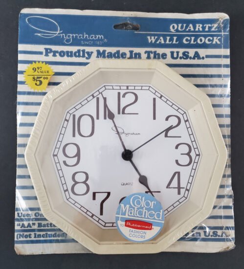 Vintage Ingraham Quartz Wall Clock USA Ivory Plastic 8 1/2" Diameter NOS