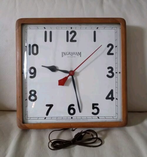 VINTAGE INGRAHAM SH160 SELF STARTING SQUARE WOOD WALL CLOCK VG SHAPE 14"X 14"