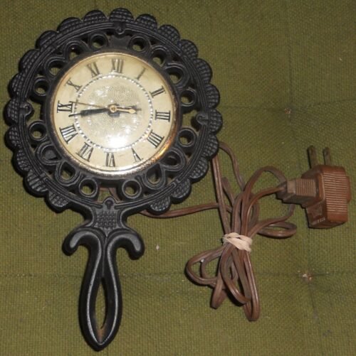 Vintage Lanshire Cast Iron Trivet Electric Wall Clock Black Chicago USA