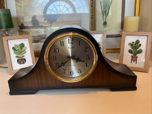 Vintage Linden Quartz Chime Mantle Clock Faux Wood Finish Excellent Condition
