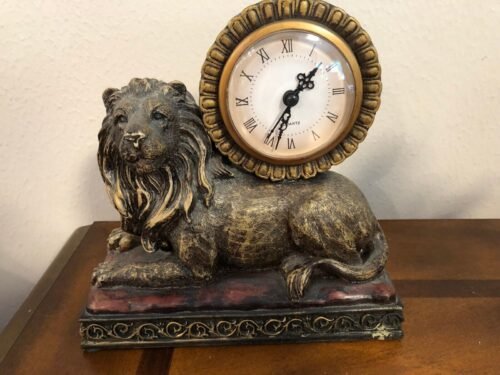 VINTAGE LION MANTLE/DESK QUARTZ CLOCK
