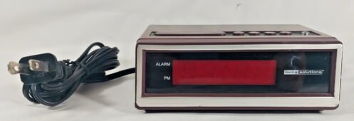 Vintage Living Solutions Electric LOUD Alarm Clock AM FM Radio 1585 Wood Grain