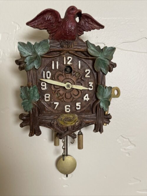 VINTAGE LUX WATERBURY CT MINIATURE WIND UP CUCKOO CLOCK WITH KEY