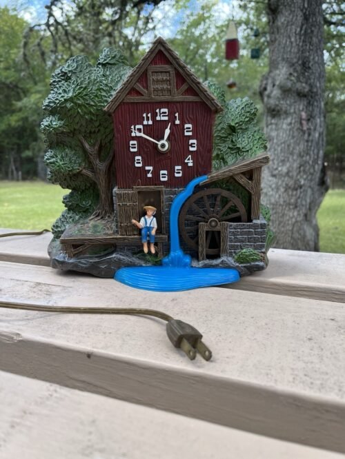Vintage Mid-century Modern Spartus Watermill Design Wall Clock with 3D Details