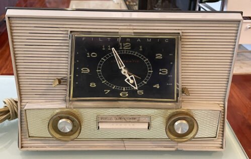 Vintage Mid Century Modern RCA Victor Nipper Levermatic Alarm Clock Tube Radio