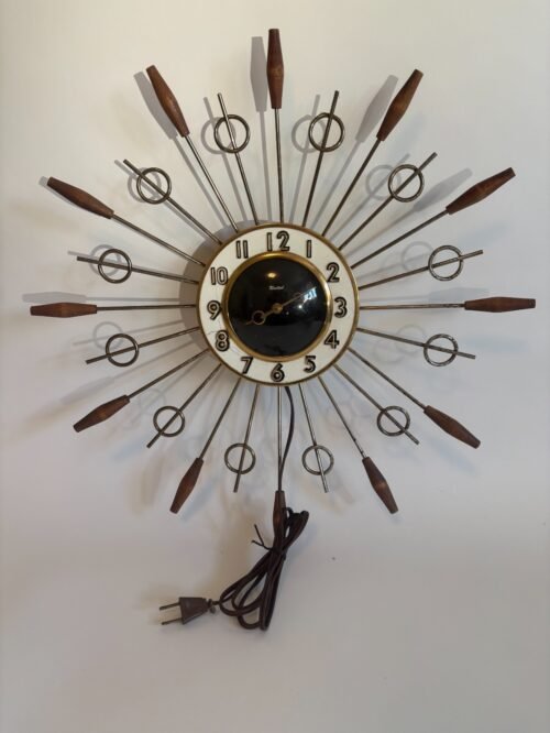 Vintage Mid Century Modern Starburst Wall Clock By United In Working Condition.