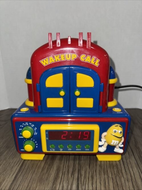 Vintage M&M Radio, Alarm Clock, Coo Coo Style. Wake Up Call. COOL CLOCK.