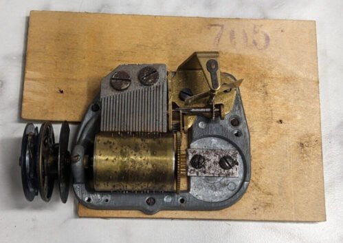 Vintage Musical Cuckoo Clock Music Box Movement ~ FOR PARTS/REPAIR