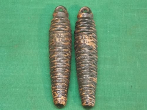 Vintage pair of cuckoo coo coo clock pine cone weights 275 ET (277 gr. & 281 gr)