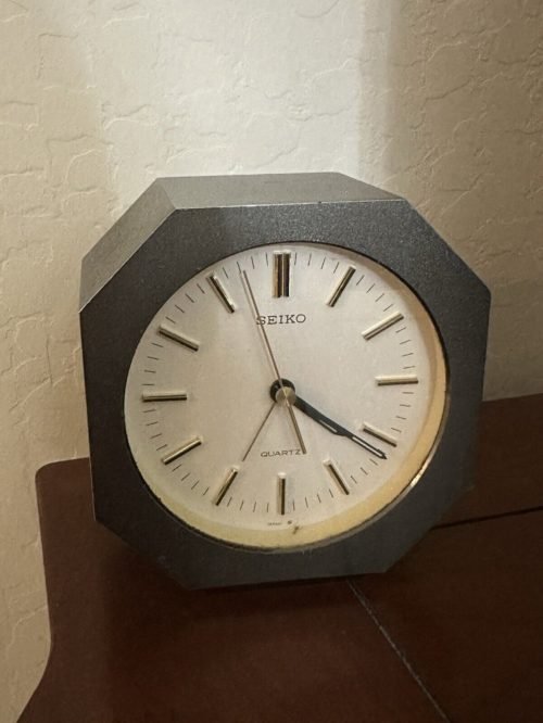 VINTAGE RARE NICE JAPAN DESK TABLE OCTAGONAL METAL ALARM QUARTZ CLOCK "SEIKO"