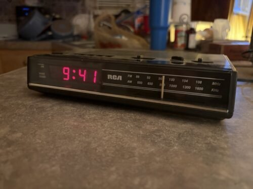 Vintage RCA AM/FM Alarm Clock RP-3620