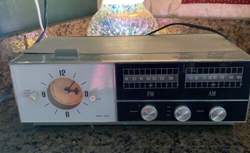 Vintage RCA Victor Clock Radio With Alarm Works Keeps Time Great Sound RJS71