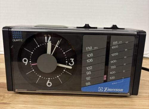 Vintage/Retro 1980s Mechanical/Analog Hands Alarm/Clock/Radio w/Battery Back-Up!
