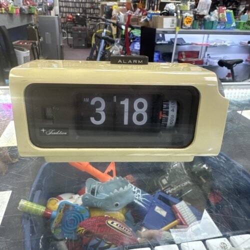 Vintage Sears Tradition Electric Digital Desktop Flip Clock Model 4-7138 - Works
