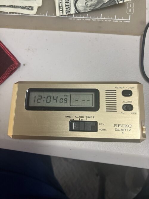VINTAGE SEIKO 7411-801G ANALOG DIGITAL ALARM CLOCK WATCH Rare