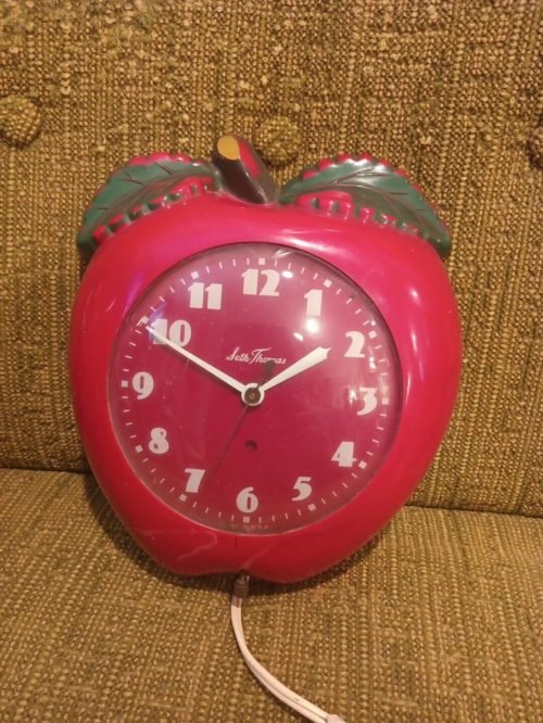 Vintage Seth Thomas Wall Clock Red Apple Kitchen Mid Century Prop Display