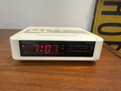 Vintage Sony Dream Machine Digital AM/FM Clock Radio ICF-C240 White Tested Works