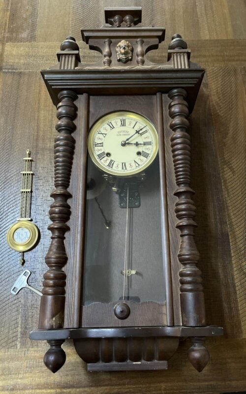 Vintage Southern Clock Company Wall Hanging Scrollwork Wind Up Pendulum Clock