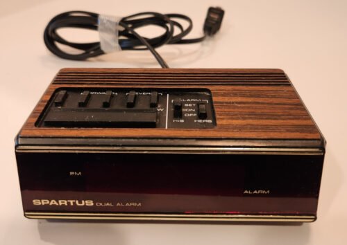 Vintage SPARTUS Woodgrain His & Hers Red Dual Digital Alarm Clock Retro 1148