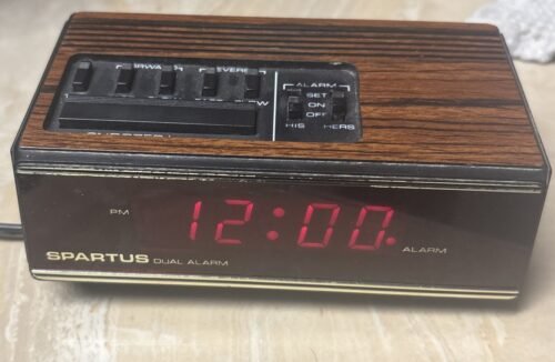 Vintage SPARTUS Woodgrain His & Hers Red Dual Digital Alarm Clock Retro 1148