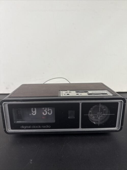 Vintage Stewart Digital Alarm Clock Radio AM/FM Woodgrain 14F29C Tested Works*