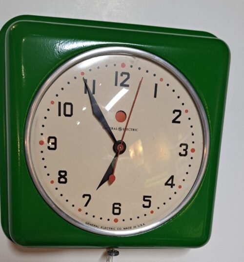 Vintage Telechron / GE Clock 2H08 Runs Perfect