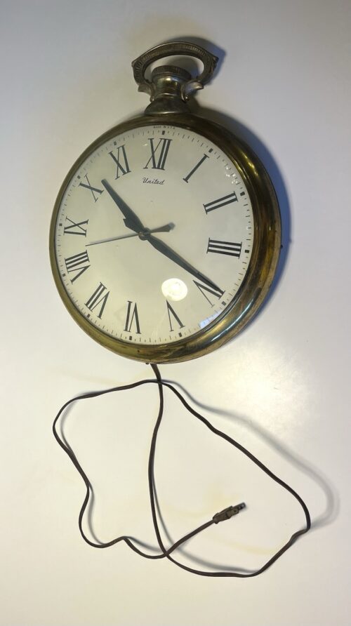 Vintage United Clock Corp. "pocket watch" brass wall clock Model 40 KEEPS TIME