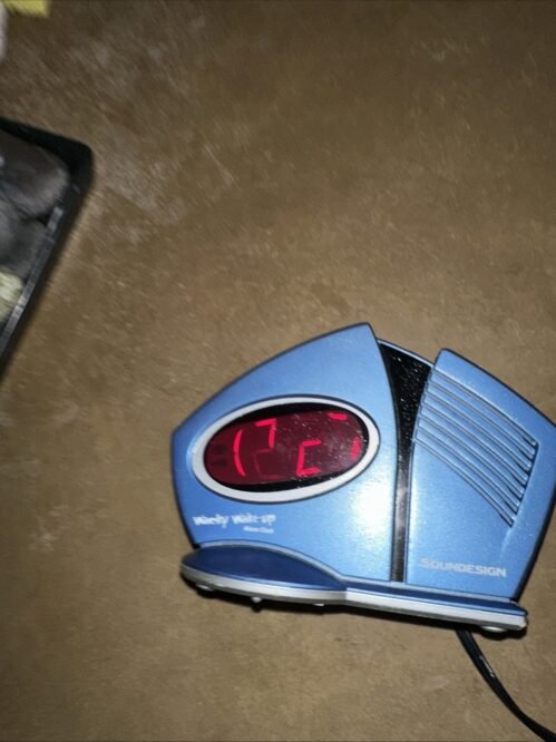 Vintage Wacky Wake Up Alarm Clock AM/FM Radio Blue 3131L Sound Design