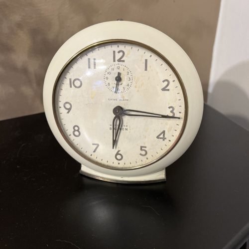 VINTAGE WESTCLOX BIG BEN WHITE BEIGE BROWN METAL CASE CHIME ALARM CLOCK WORKS!