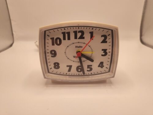 Vintage WESTCLOX Dialite Lighted Dial Alarm Clock Electric Great! 22192A