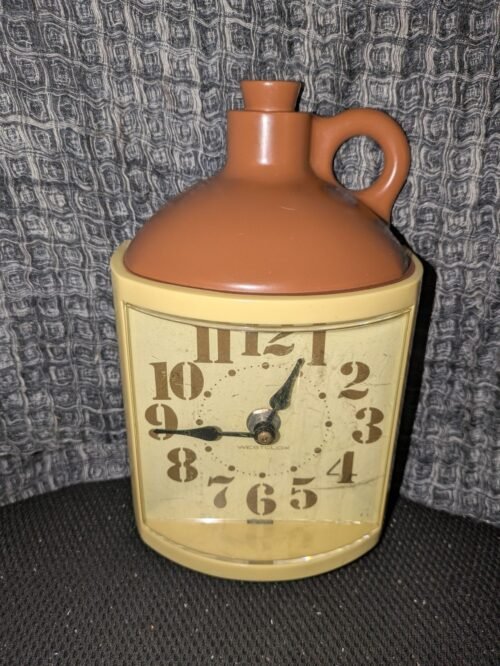 VINTAGE WESTCLOX ELECTRIC WALL KITCHEN WALL CLOCK WINE JUG MCM 1970's