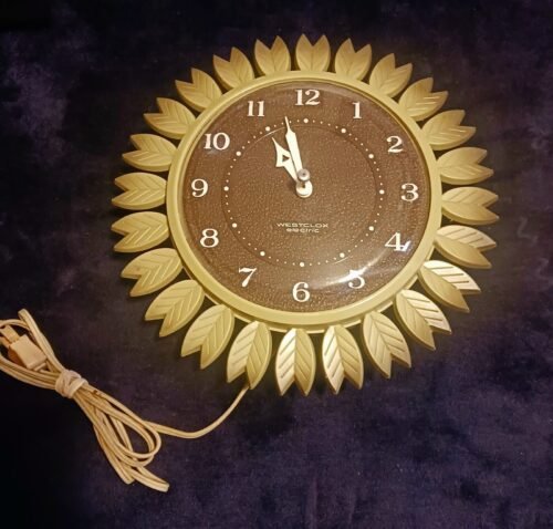 Vintage Westclox FLOWER Wall Clock Decorative MCM Kitchen 1960’s