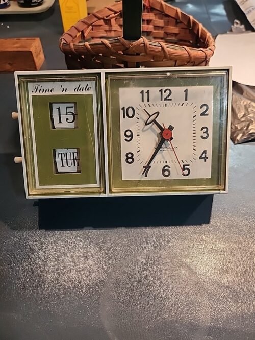 Vintage Westclox Retro Avocado Green Time N Date Wall Clock S37A #26083 WORKING