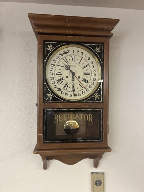 VTG 1974 New England Clock Co Calendar REGULATOR 14-Day Cathedral Gong NE266G