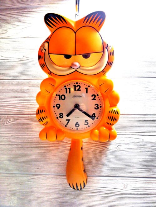 Vtg 1981 GARFIELD Sunbeam Wall Clock - Tested - Accurate Time New Movement