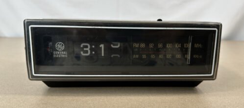 VTG 1984 General Electric Flip Clock Radio Alarm Clock 7-4305F WORKING
